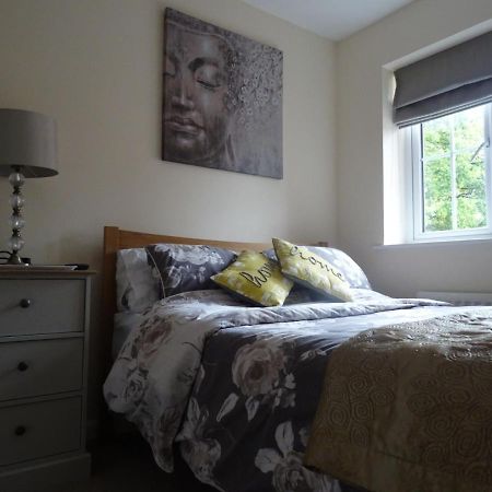 Secret Garden Apartment Faygate Екстериор снимка