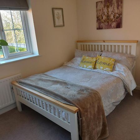 Secret Garden Apartment Faygate Екстериор снимка