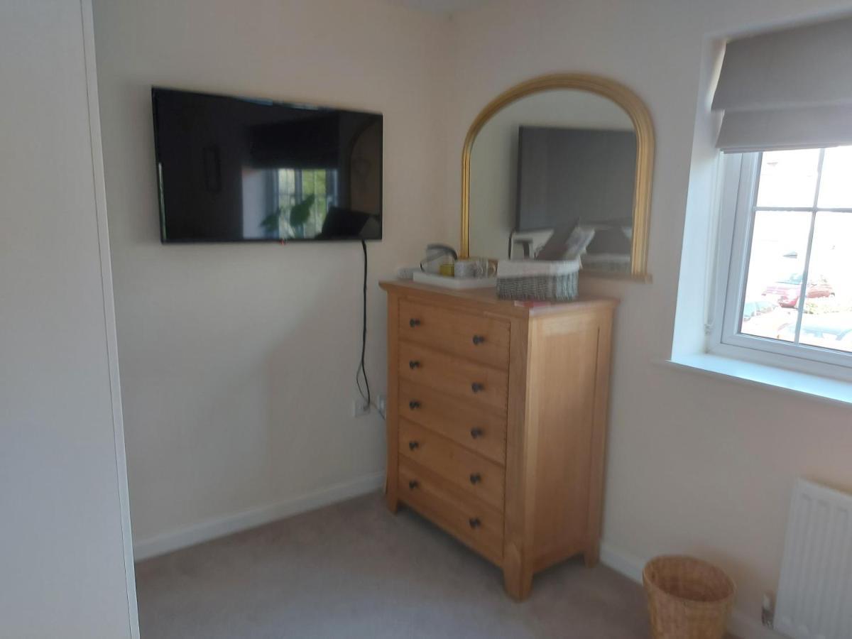 Secret Garden Apartment Faygate Екстериор снимка