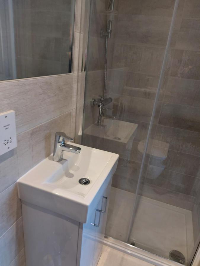 Secret Garden Apartment Faygate Екстериор снимка