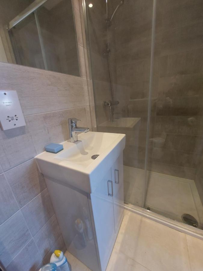 Secret Garden Apartment Faygate Екстериор снимка