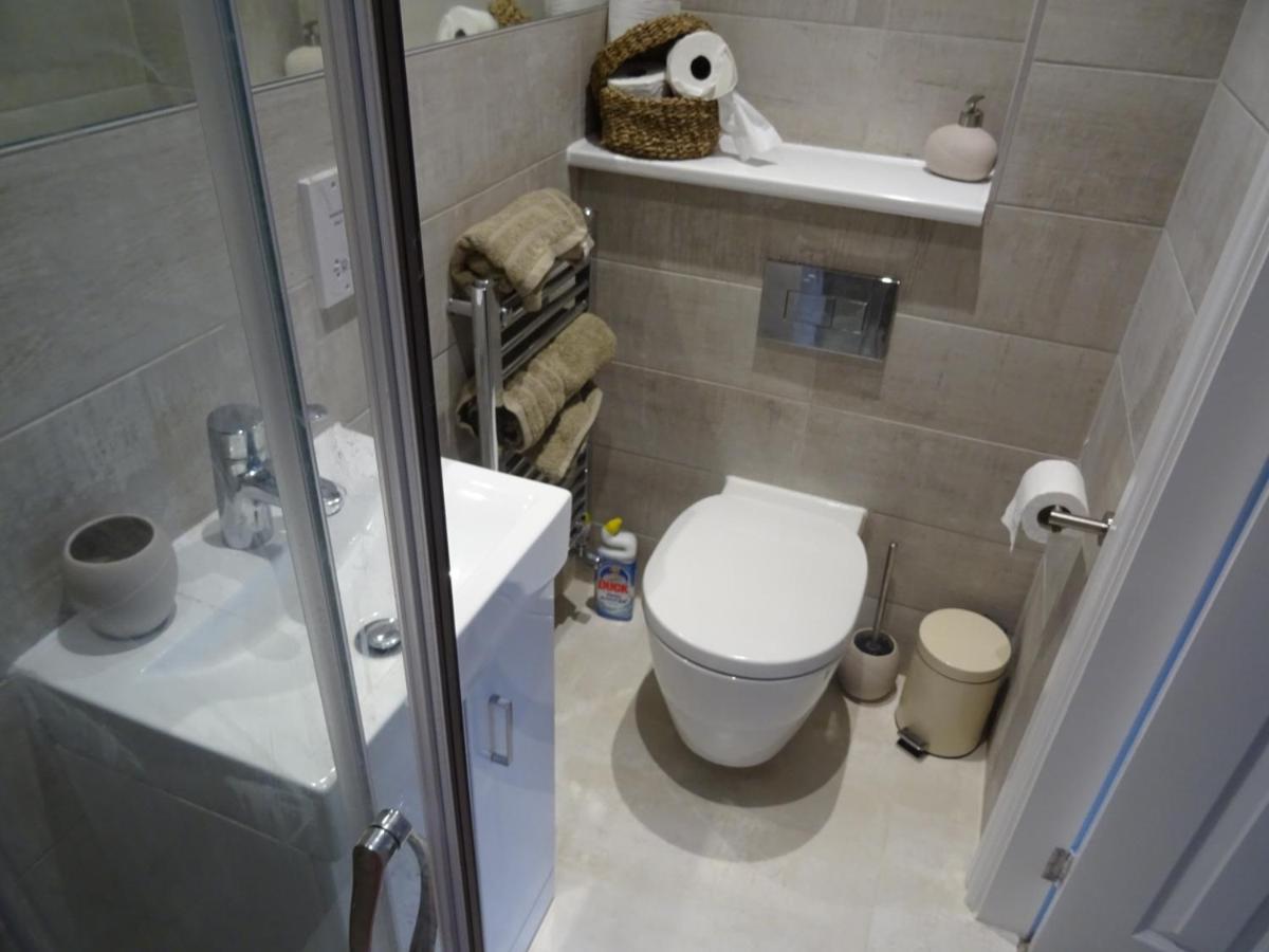 Secret Garden Apartment Faygate Екстериор снимка
